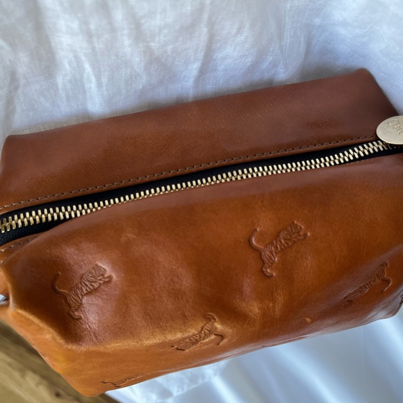 Clare V L’Ami, Natural Rustic with all over Tiger Deboss - Picture 5 of 11